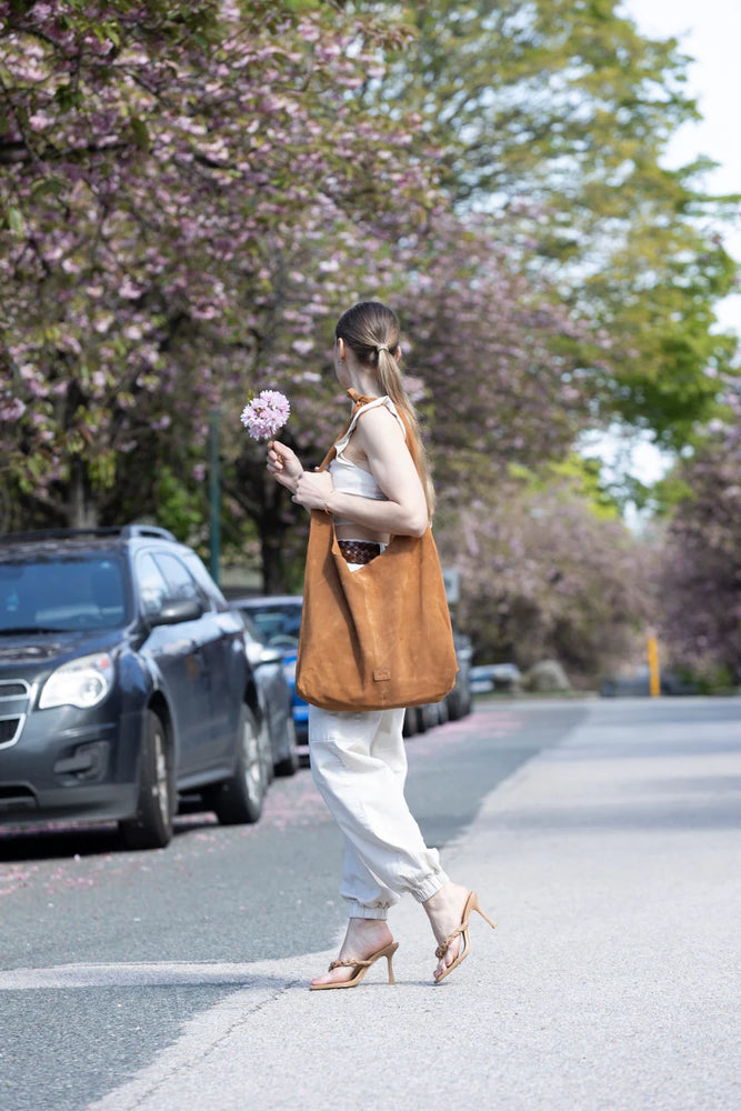 KNOT LEATHER SHOULDER BAG