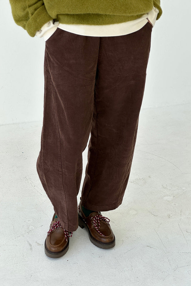 CORDUROY ARC PANTS - CHOCOLATE