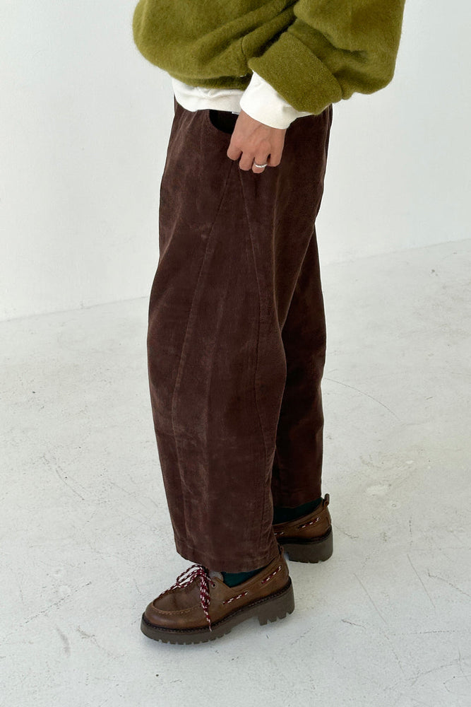 CORDUROY ARC PANTS - CHOCOLATE
