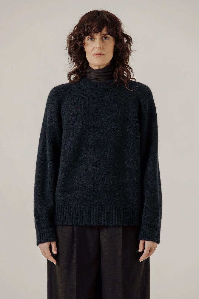 CLASSIC OVERSIZED CREWNECK