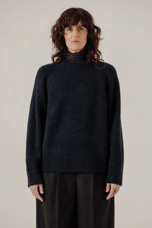 CLASSIC OVERSIZED CREWNECK