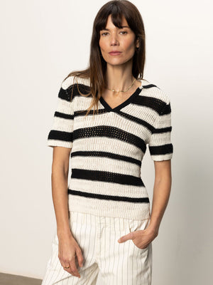 KNITTED COLLARED TOP