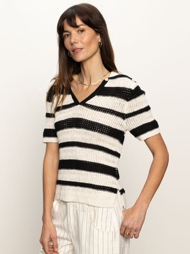 KNITTED COLLARED TOP
