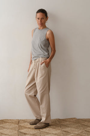 THE DRAWSTRING CHINO POP CHINO - STONE