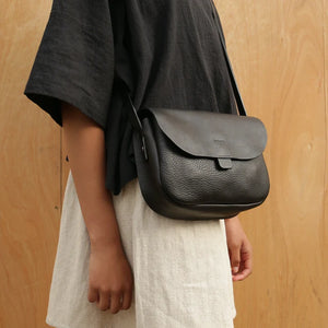 MIDI ORBED TAB BAG - BLACK