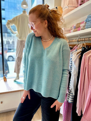 OVERSIZED BOXY V-NECK