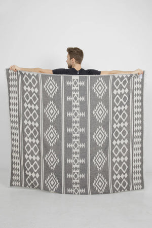 THE BEACH FLEECE THROW
