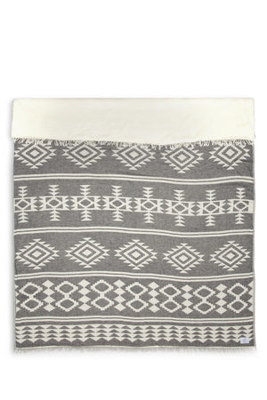 THE BEACH FLEECE THROW