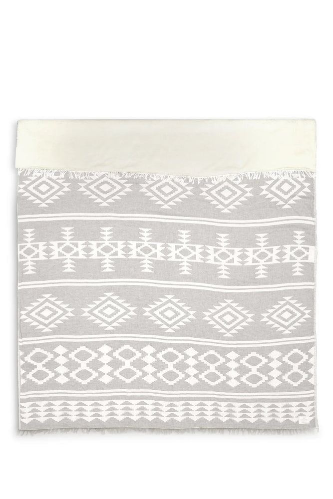 THE BEACH FLEECE THROW