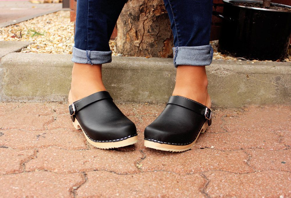 CLASSIC CLOGS WITH STRAP