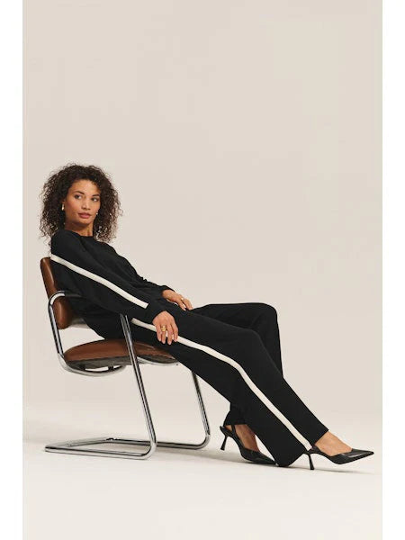 FRANKIE LUSH FLEECE TOP - BLACK