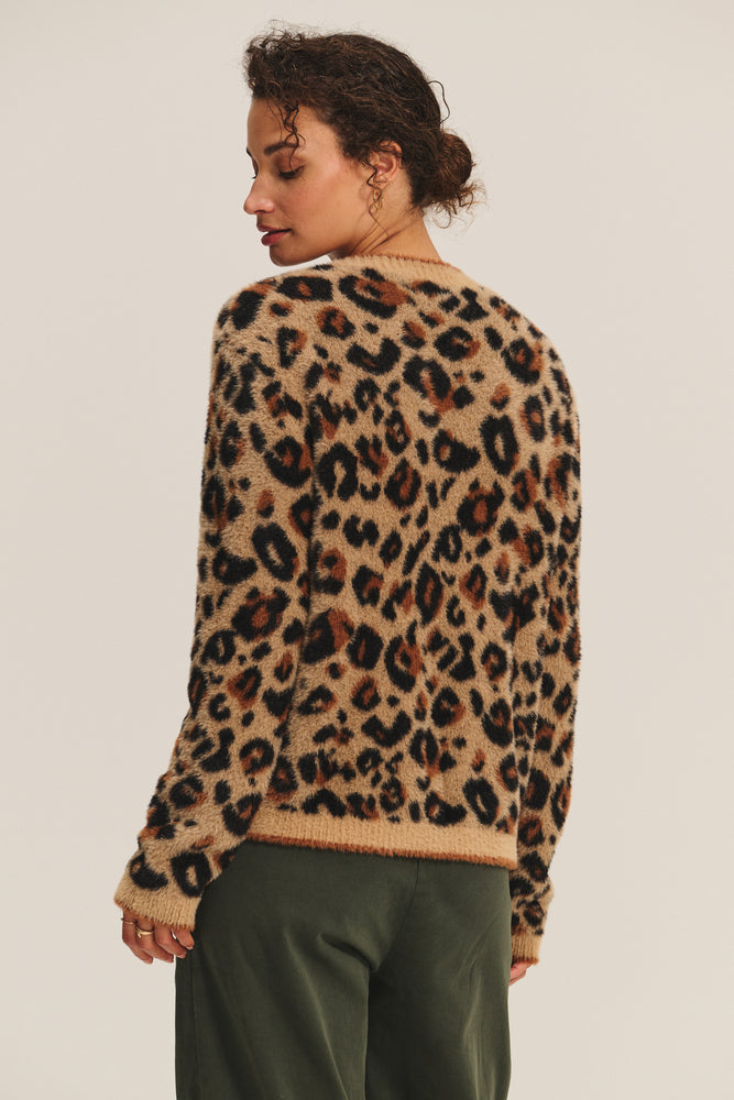 BETSY FEATHER JACQUARD SWEATER - LEOPARD
