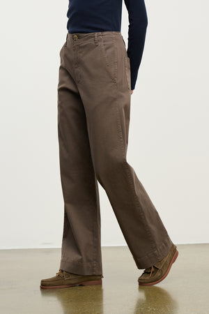 DEN STRETCH COTTON TWILL PANT - MALT