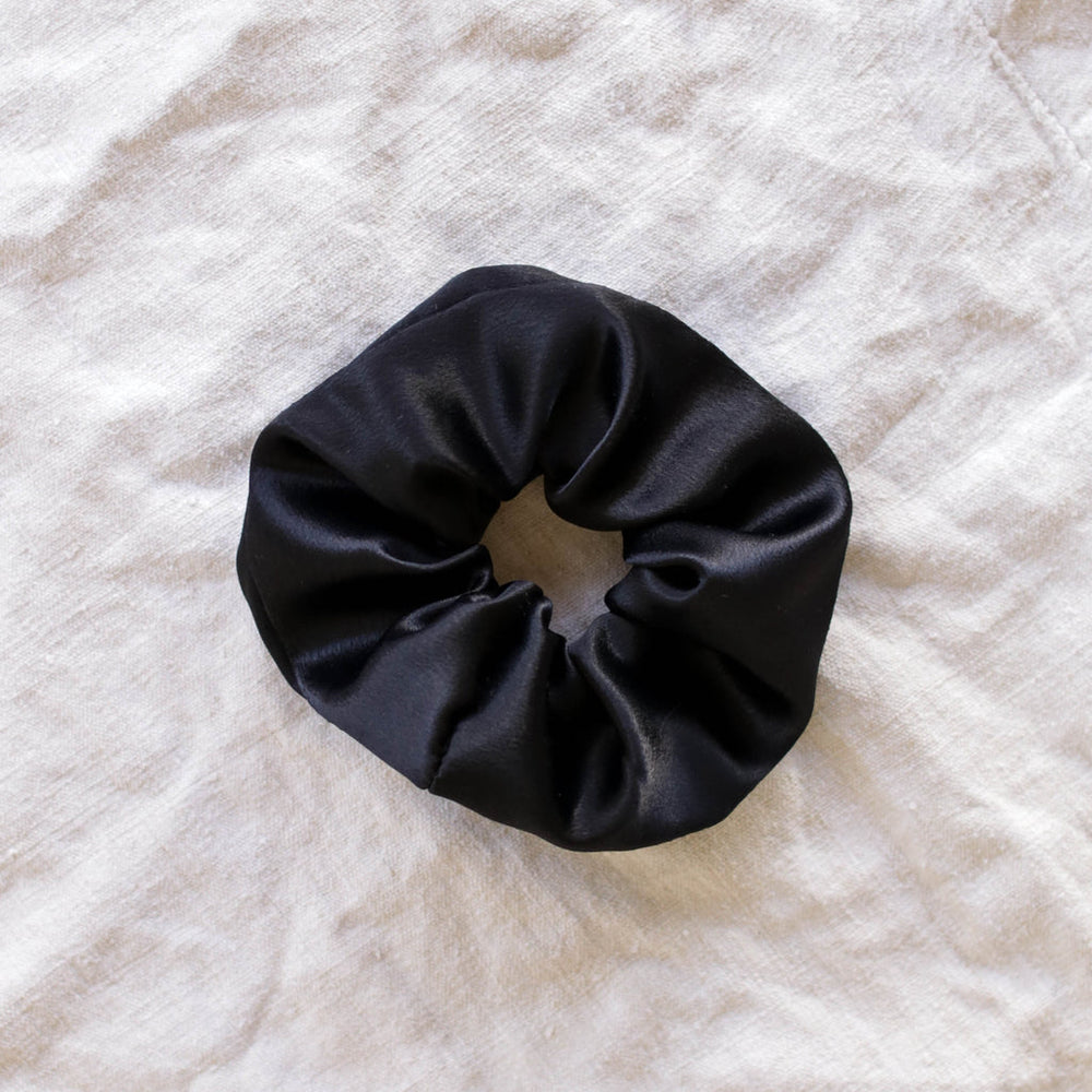 
            
                Load image into Gallery viewer, SILK SCRUNCHIE
            
        